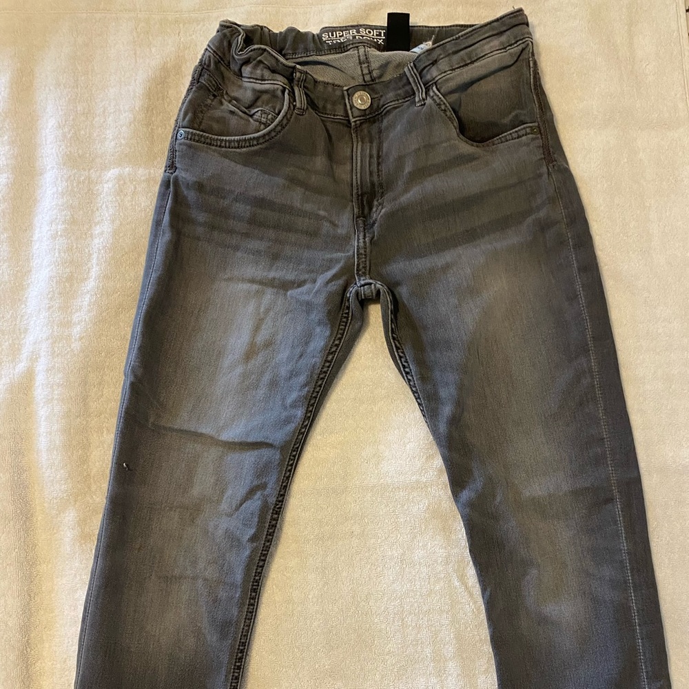 Grey Zara’s jeans
